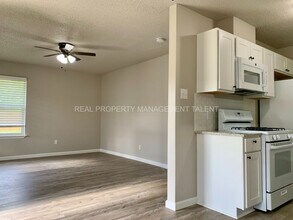 318 N Waco St in Mart, TX - Building Photo - Building Photo