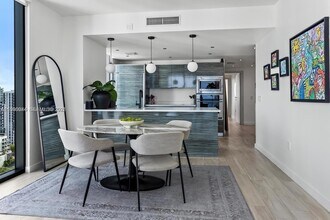 460 NE 28th St, Unit 2008 in Miami, FL - Building Photo - Building Photo