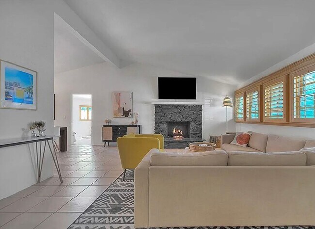 1261 Linda Vista Rd in Palm Springs, CA - Building Photo - Building Photo