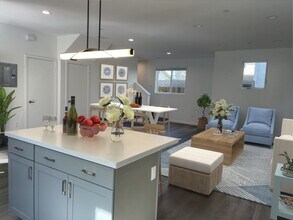 1258 E Santa Clara St in Ventura, CA - Building Photo - Building Photo