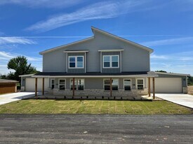 1318 Johnson Bend Rd in Weatherford, TX - Building Photo