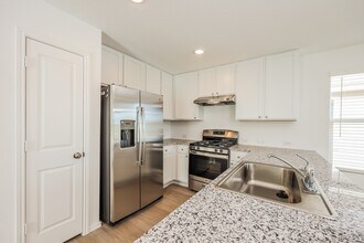 14737 Southton Basin, Unit 6-3130 in San Antonio, TX - Foto de edificio - Building Photo