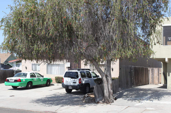 4356 Wilson Ave in San Diego, CA - Foto de edificio - Building Photo