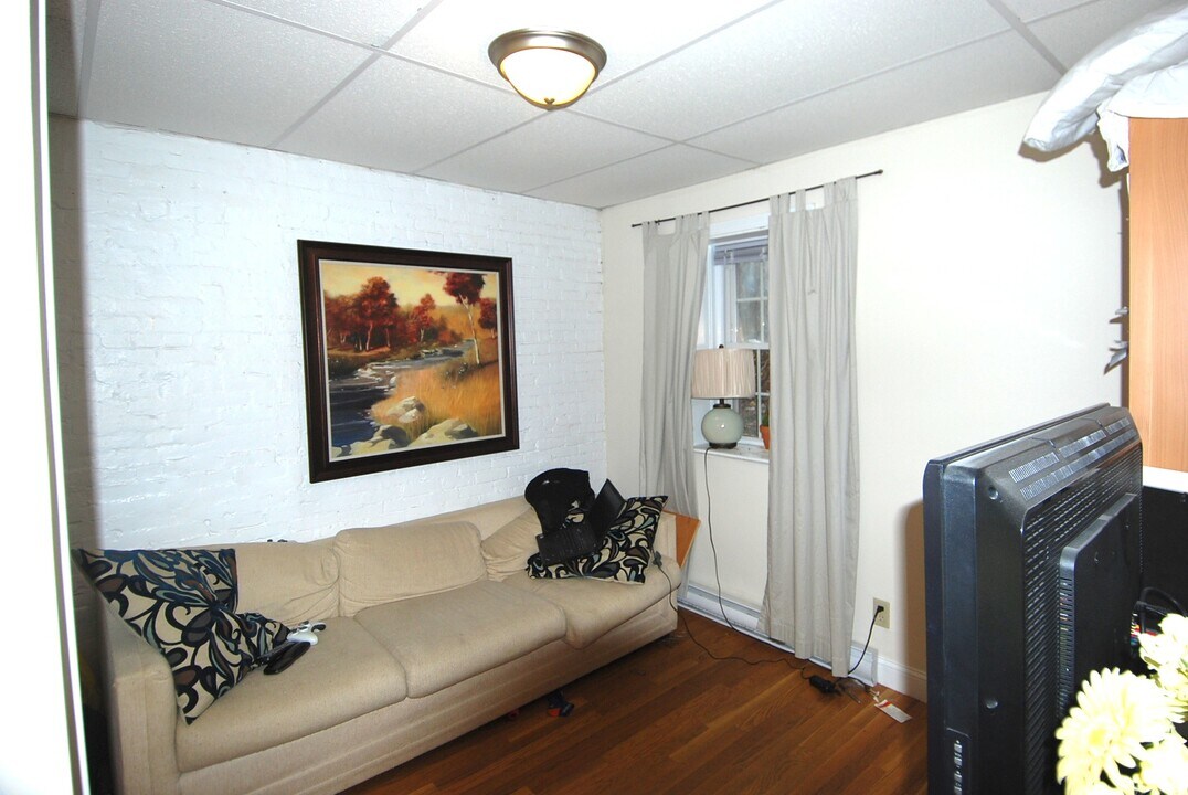 98 Tyler St, Unit P in Boston, MA - Building Photo