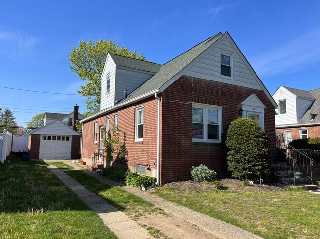31 Evergreen Ln in New Hyde Park, NY - Building Photo - Building Photo
