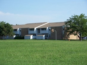 Maple Leaf Apartments in Union City, IN - Foto de edificio - Building Photo