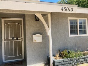 45010 18th St W in Lancaster, CA - Building Photo - Building Photo