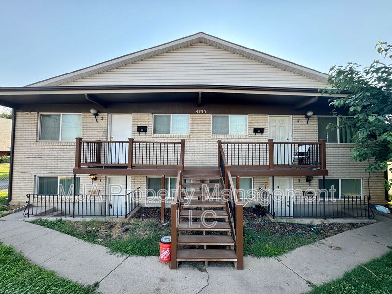 4735 S 1900 W in Roy, UT - Building Photo