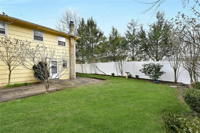 property at 72 Front St