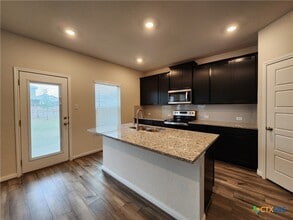 1225 Ella Xing in New Braunfels, TX - Foto de edificio - Building Photo