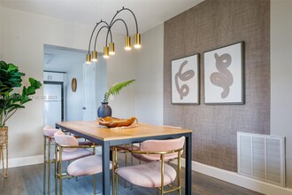 2761 SW 33rd Ave in Miami, FL - Foto de edificio - Building Photo