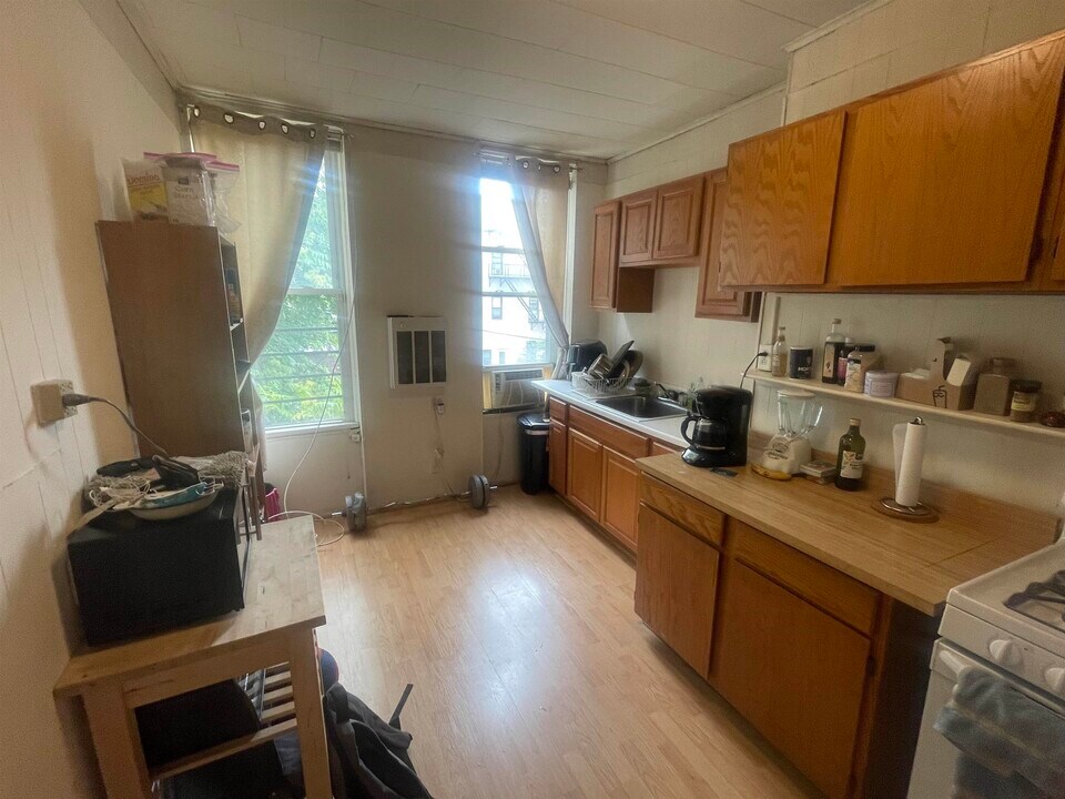 123 Clinton St in Hoboken, NJ - Building Photo
