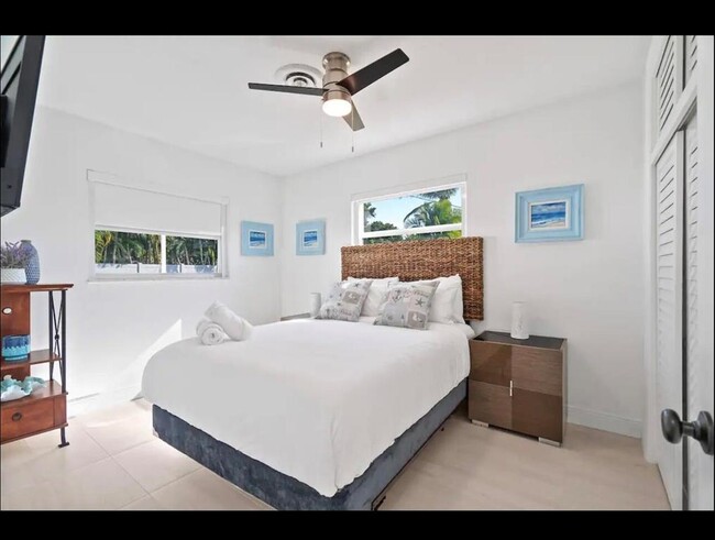 5040 NE 22nd Ave in Lighthouse Point, FL - Building Photo - Building Photo