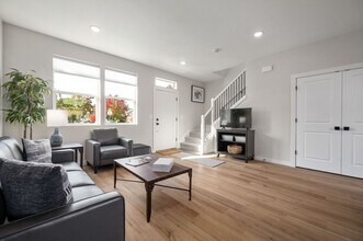 2812 Crater Ln in Newberg, OR - Foto de edificio - Building Photo