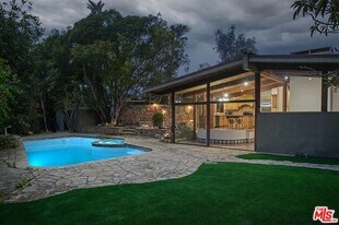 800 Bramble Way in Los Angeles, CA - Building Photo