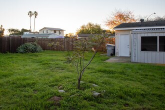 3292 Karok Ave in San Diego, CA - Foto de edificio - Building Photo