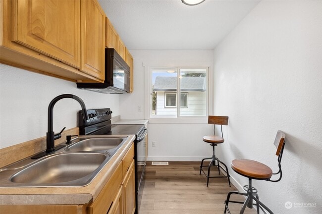 1805 S 268th St, Unit B in Des Moines, WA - Building Photo - Building Photo