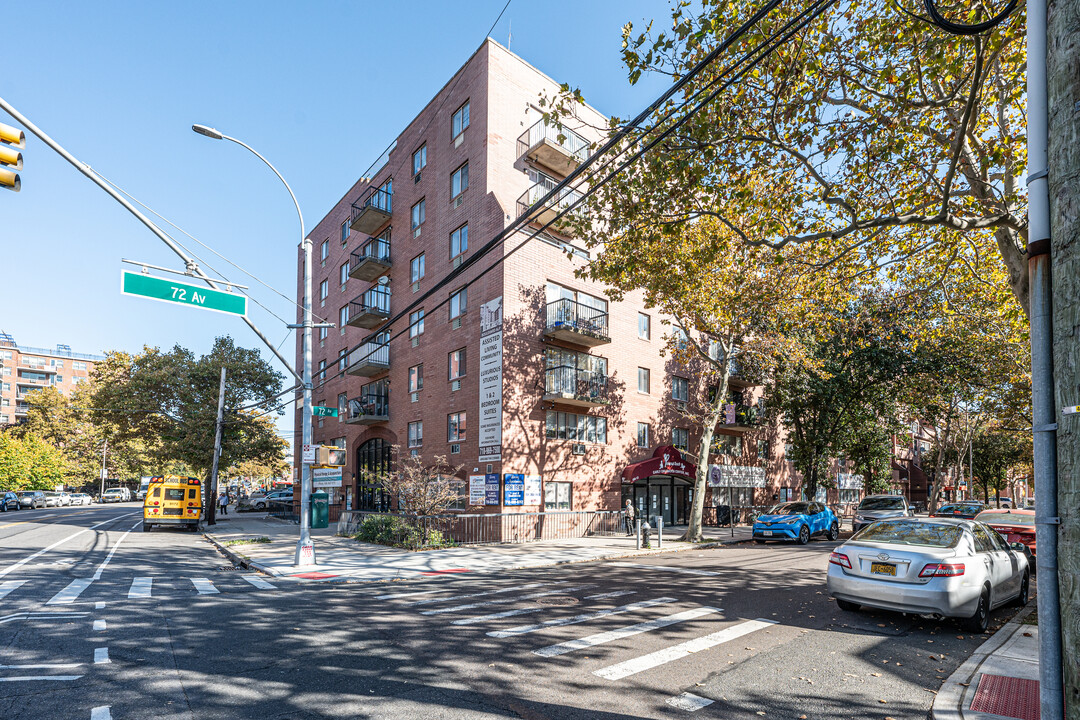 158-13 72nd Ave in Flushing, NY - Building Photo