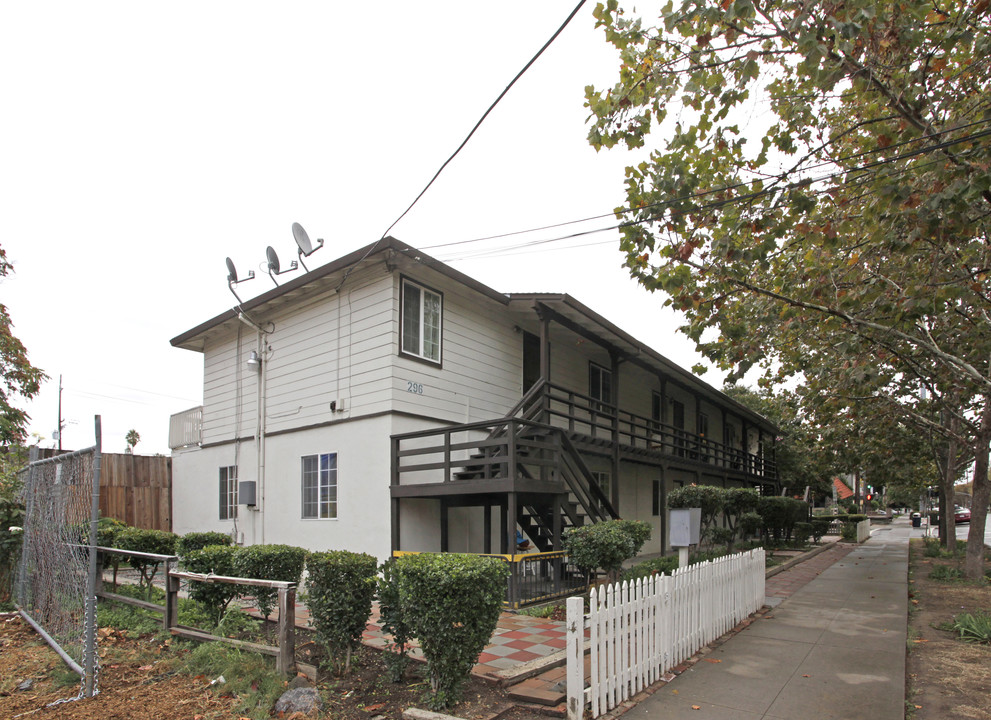 296 S 10th St in San Jose, CA - Building Photo