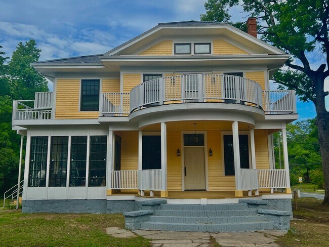 101 W Markham Ave in Durham, NC - Building Photo - Building Photo