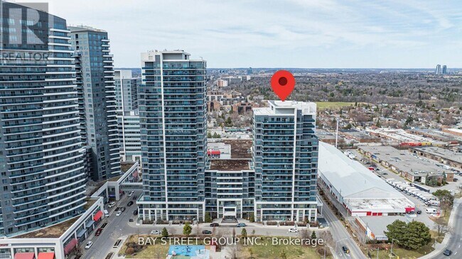 7167-7167 Yonge St in Markham, ON - Building Photo - Building Photo