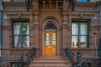 51 St Marks Pl in New York, NY - Foto de edificio - Building Photo