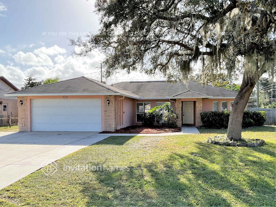 3004 Juniper Dr in Edgewater, FL - Foto de edificio