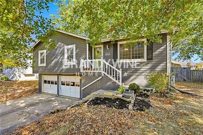 941 NE Bristol Dr in Lee's Summit, MO - Building Photo - Building Photo