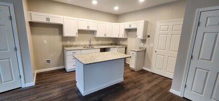 217 Rockingham Rd in Londonderry, NH - Building Photo - Building Photo