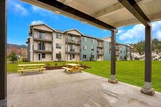 The Fairhaven Pointe Apartments in Bellingham, WA - Building Photo - Building Photo