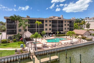 9318 Gulf Shore Dr in Naples, FL - Foto de edificio - Building Photo