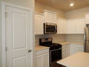 1337 NW Upas Pl in Redmond, OR - Building Photo - Building Photo