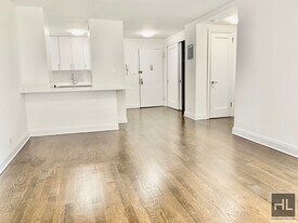 E 16 ST, Unit 8D in New York, NY - Building Photo
