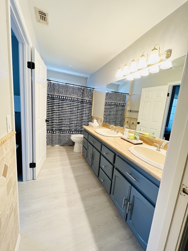 14041 McClure Ave in Paramount, CA - Building Photo - Building Photo