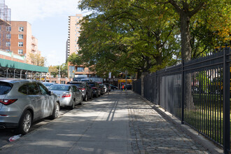 Garden View Plaza in Flushing, NY - Building Photo - Building Photo