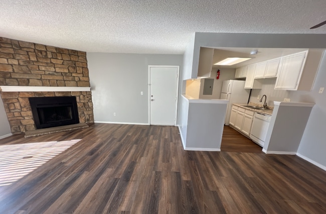 18105 E Ohio Ave in Aurora, CO - Building Photo - Building Photo