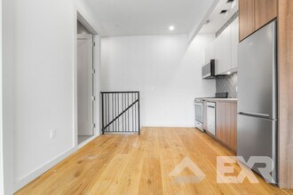 138 Schaefer St in Brooklyn, NY - Building Photo - Building Photo