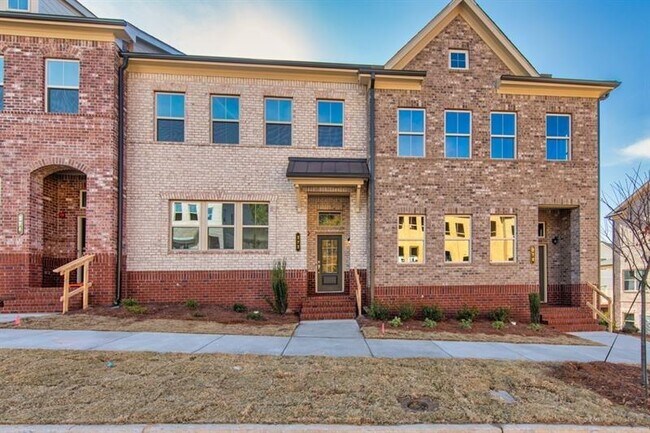 272 Commons Ave in Woodstock, GA - Foto de edificio - Building Photo