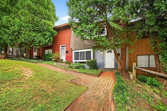 94 Woodlake Dr