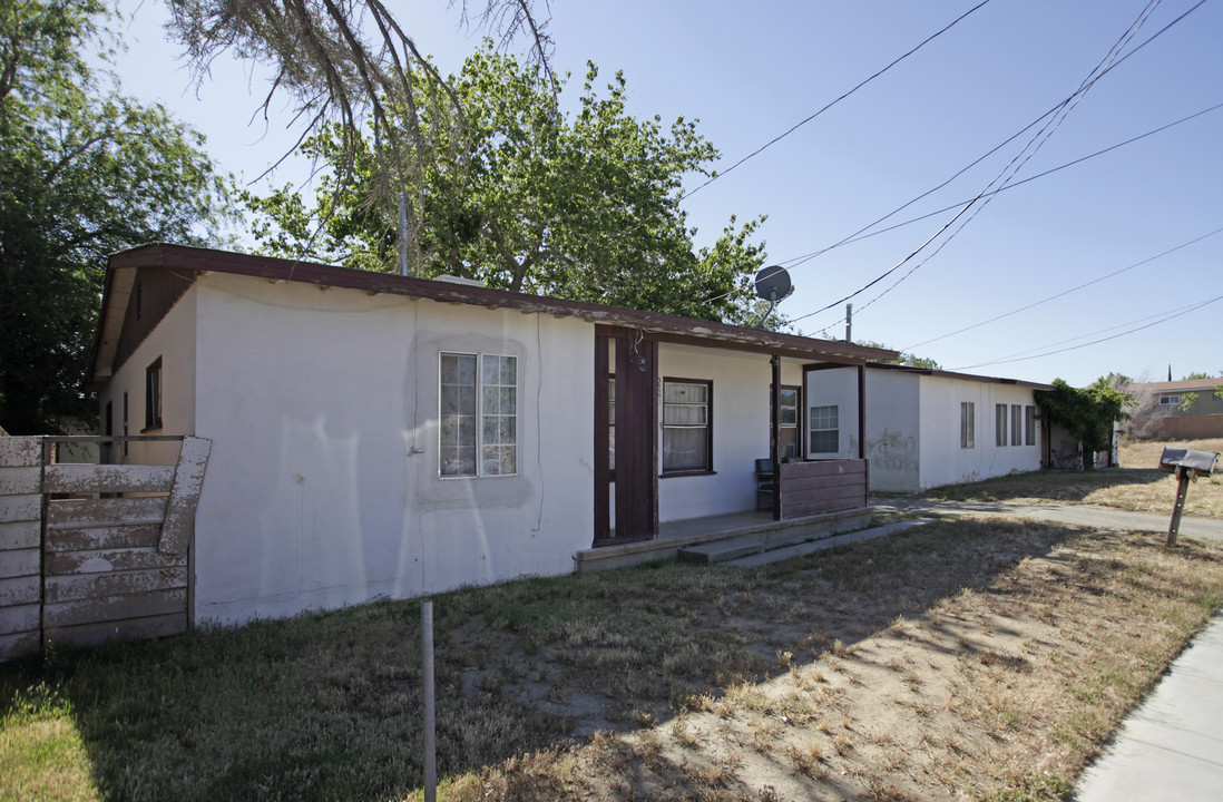 38636 10th St in Palmdale, CA - Building Photo