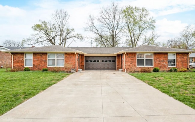 3819 1/2 Camelot Ln
