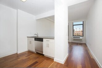321 E 3rd St in New York, NY - Building Photo - Building Photo