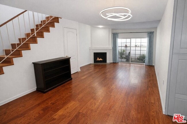 11110 Camarillo St in Los Angeles, CA - Building Photo - Building Photo