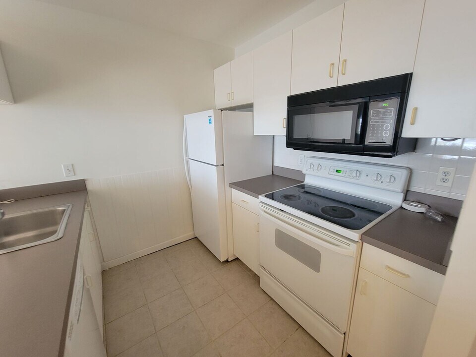 100 W Squantum St in Quincy, MA - Building Photo