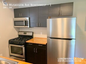 948 Muskegon Ave NW in Grand Rapids, MI - Building Photo - Building Photo