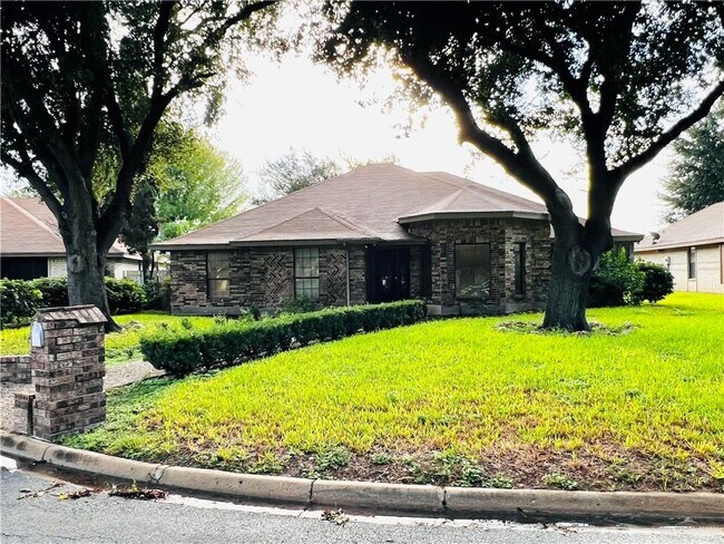 7 S Cynthia St in McAllen, TX - Building Photo - Building Photo