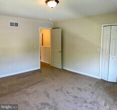 518 Dakemich Ct in Enola, PA - Building Photo - Building Photo