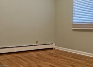 128 Lee St in Elmwood Park, NJ - Building Photo - Building Photo