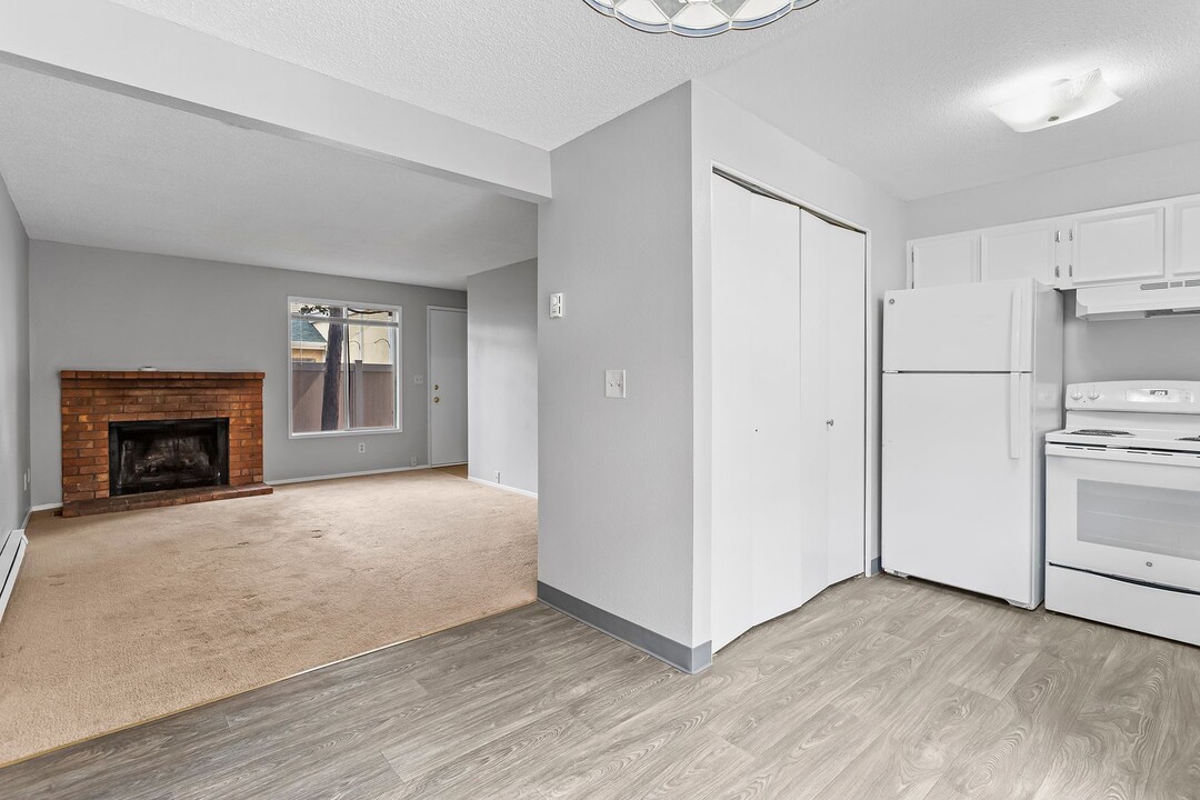 8311-8315-8315 SE 17th Ave in Portland, OR - Building Photo