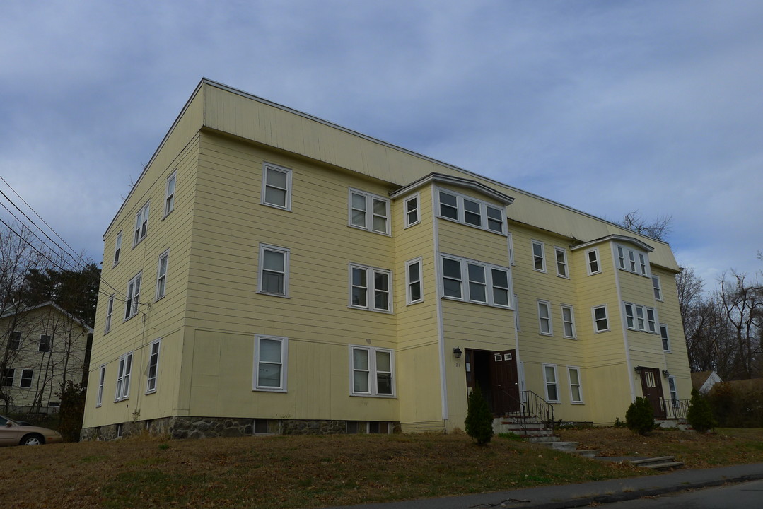 26 Elm St in Derry, NH - Foto de edificio